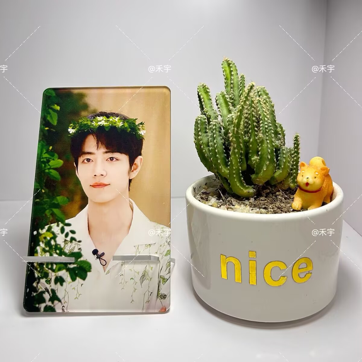 Xiao Zhan's mobile phone stand – Accessories With Watch Bewertung und Preis