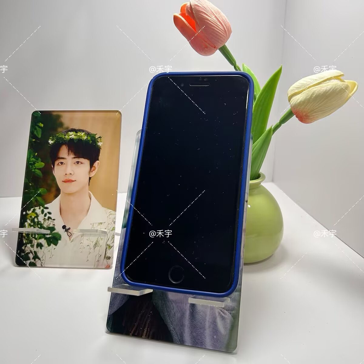 Xiao Zhan's mobile phone stand – Accessories With Watch Bewertung und Preis
