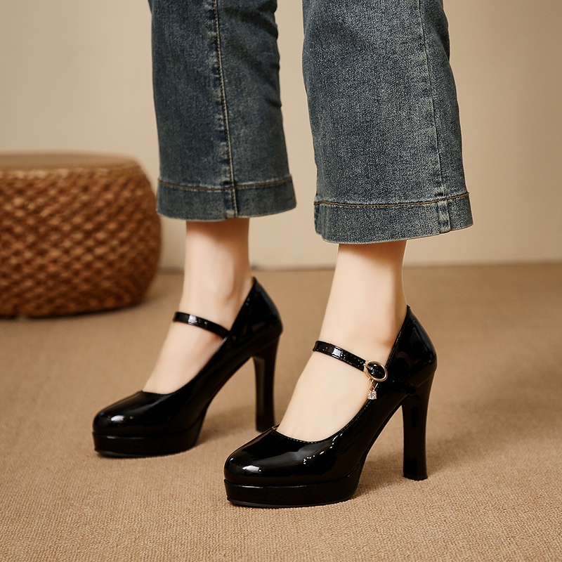 Women's classic round-toe plat – Leather Classic Strap Bewertung und Preis