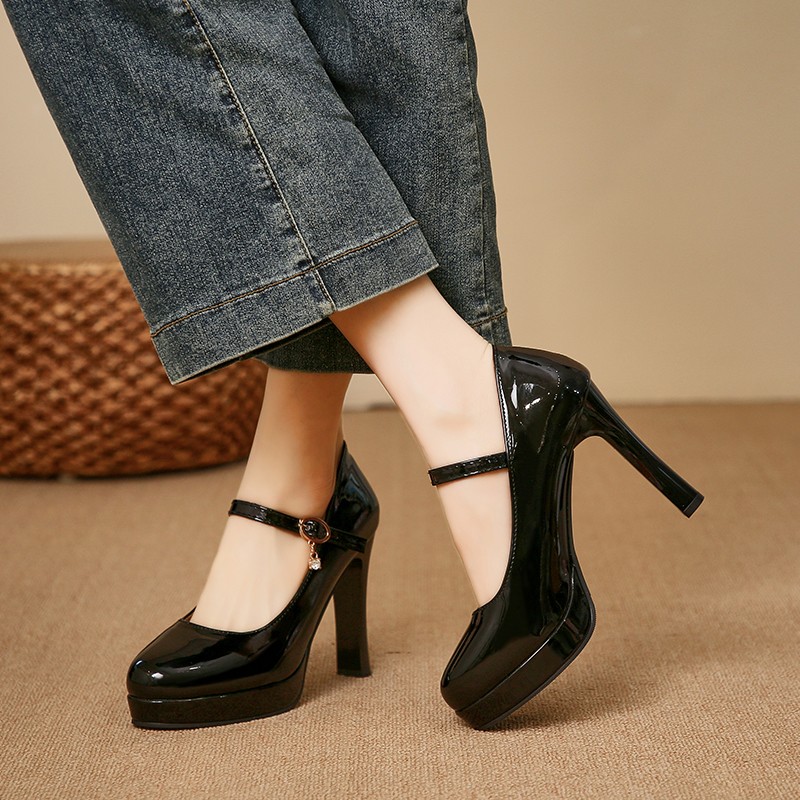 Women's classic round-toe plat – Leather Classic Strap Bewertung und Preis